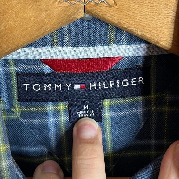 Tommy Hilfiger Men's Button Down Shirt Size M Blue Plaid Collared Long Sleeve - Picture 6 of 6